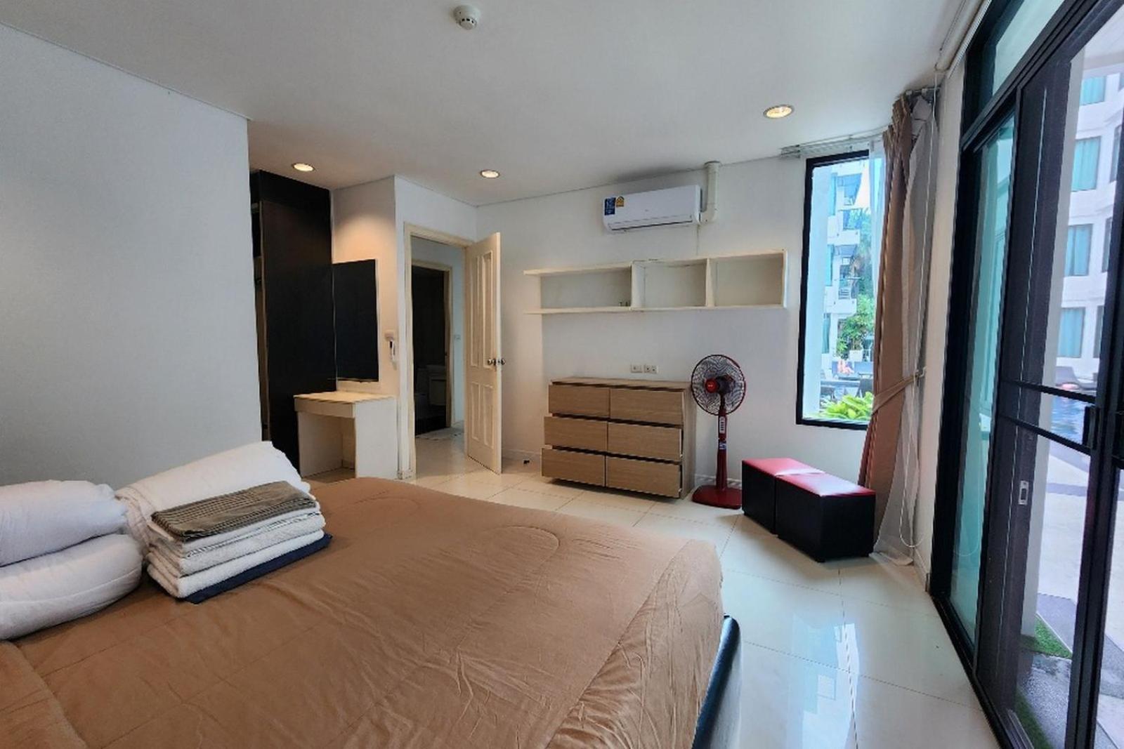 Regent Penthouse D-502 Apartment