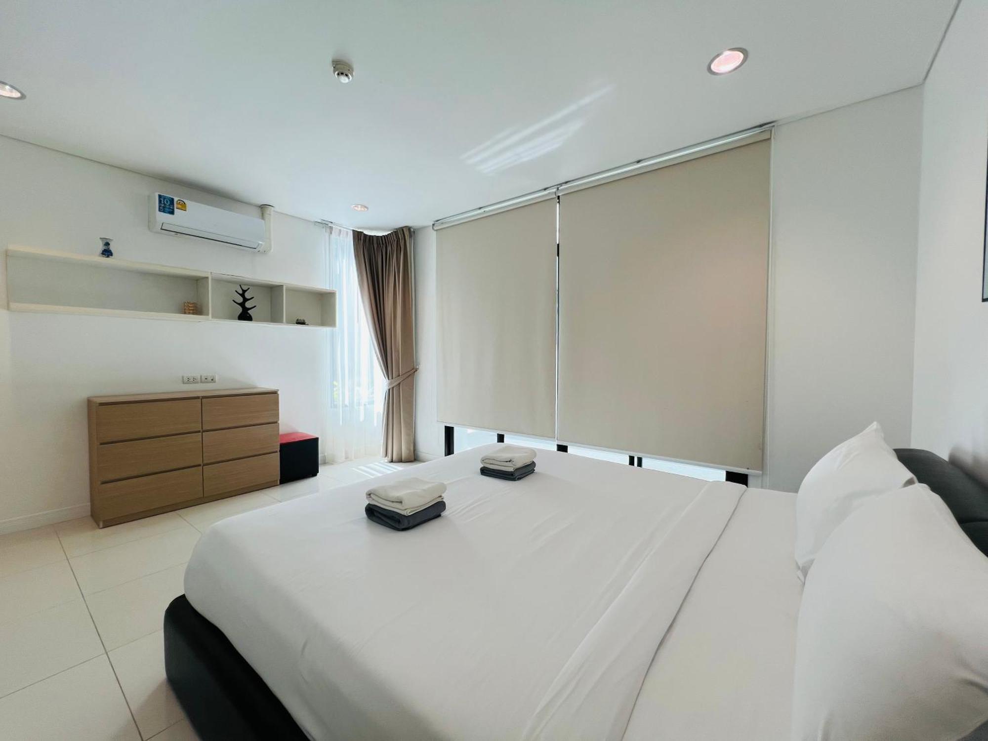 Regent Penthouse D-502 Apartment